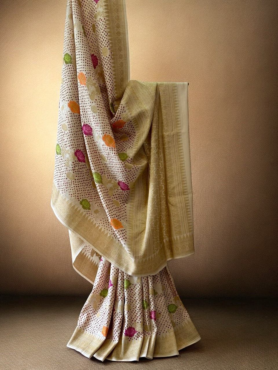 shwet-pushpanjali-handloom-munga-silk-bandhani-saree