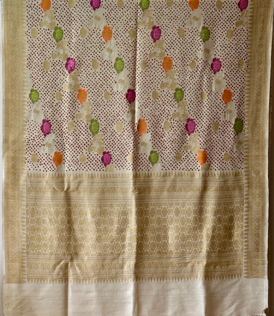 shwet-pushpanjali-handloom-munga-silk-bandhani-saree