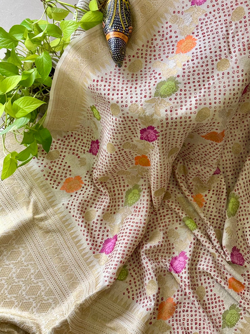 shwet-pushpanjali-handloom-munga-silk-bandhani-saree