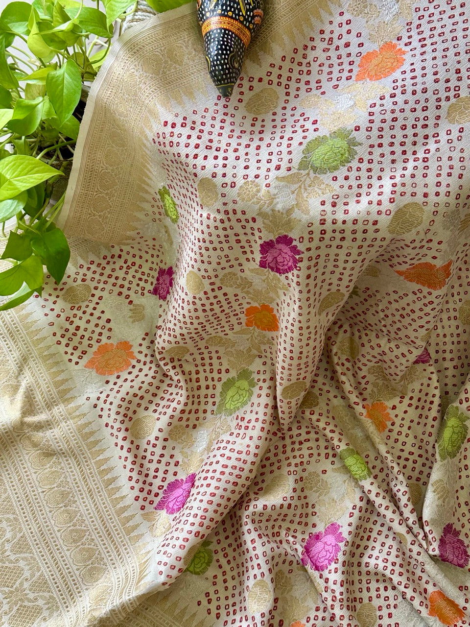 shwet-pushpanjali-handloom-munga-silk-bandhani-saree