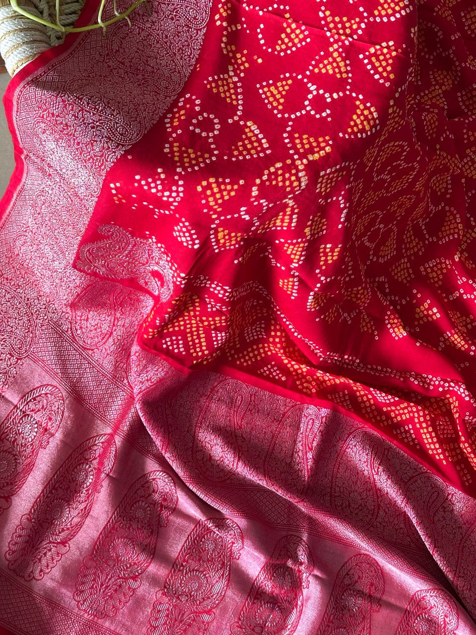 sindoori-kadhua-pure-banarasi-georgette-crepe-bandhani-saree