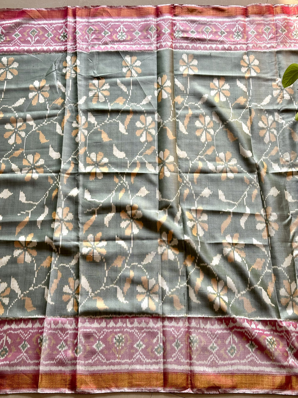 single-ikat-floral-mulberry-silk-blouse-piece