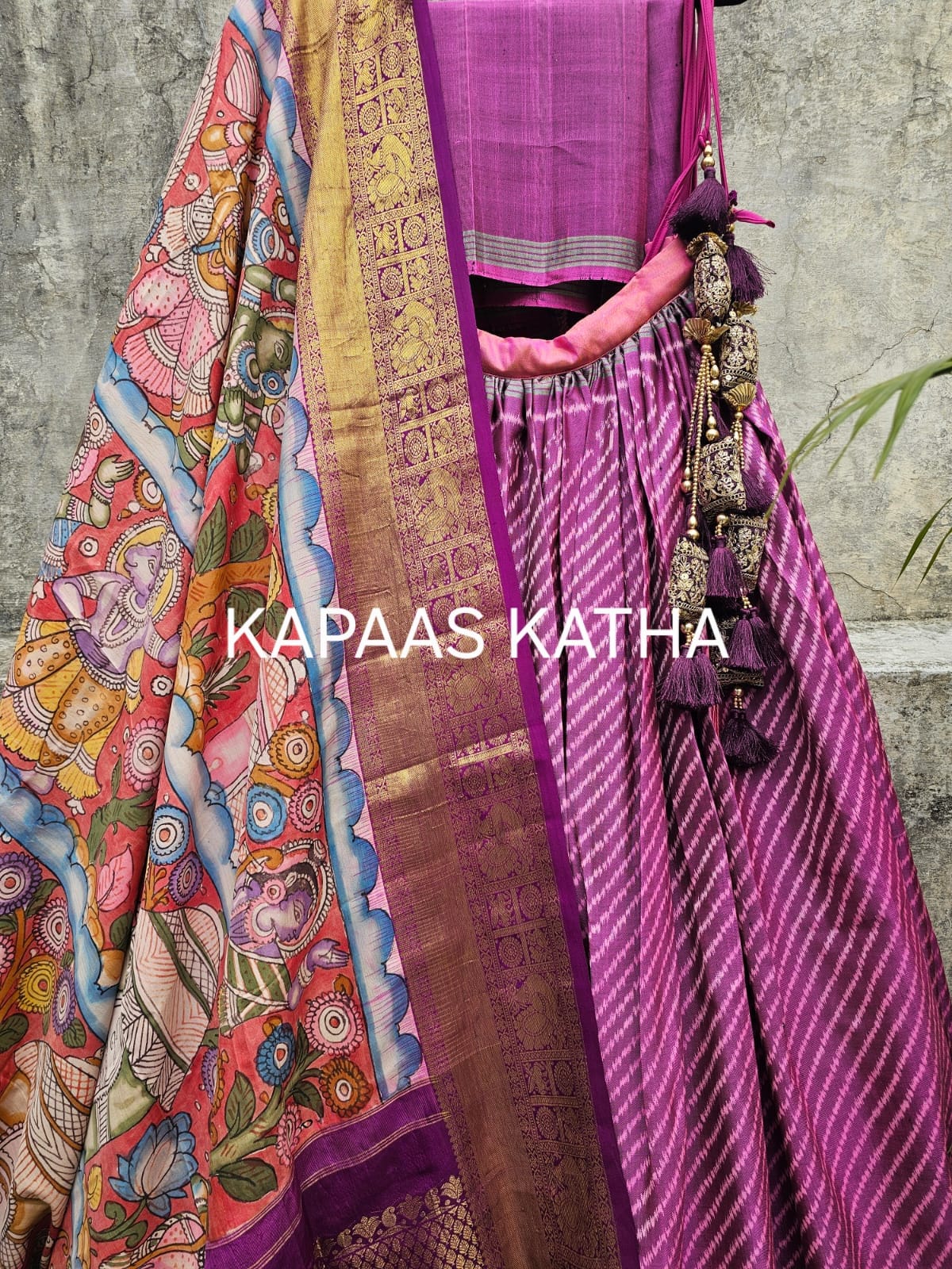 single-ikat-patola-lehenga-with-kanchipattu-kalamkari-dupatta