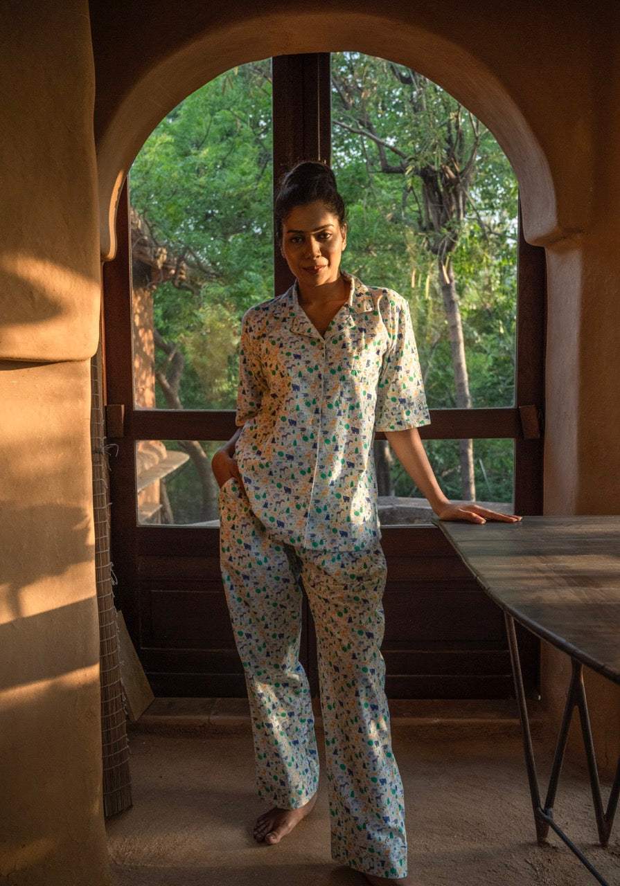 small-animal-theme-cotton-pajama-texture-view