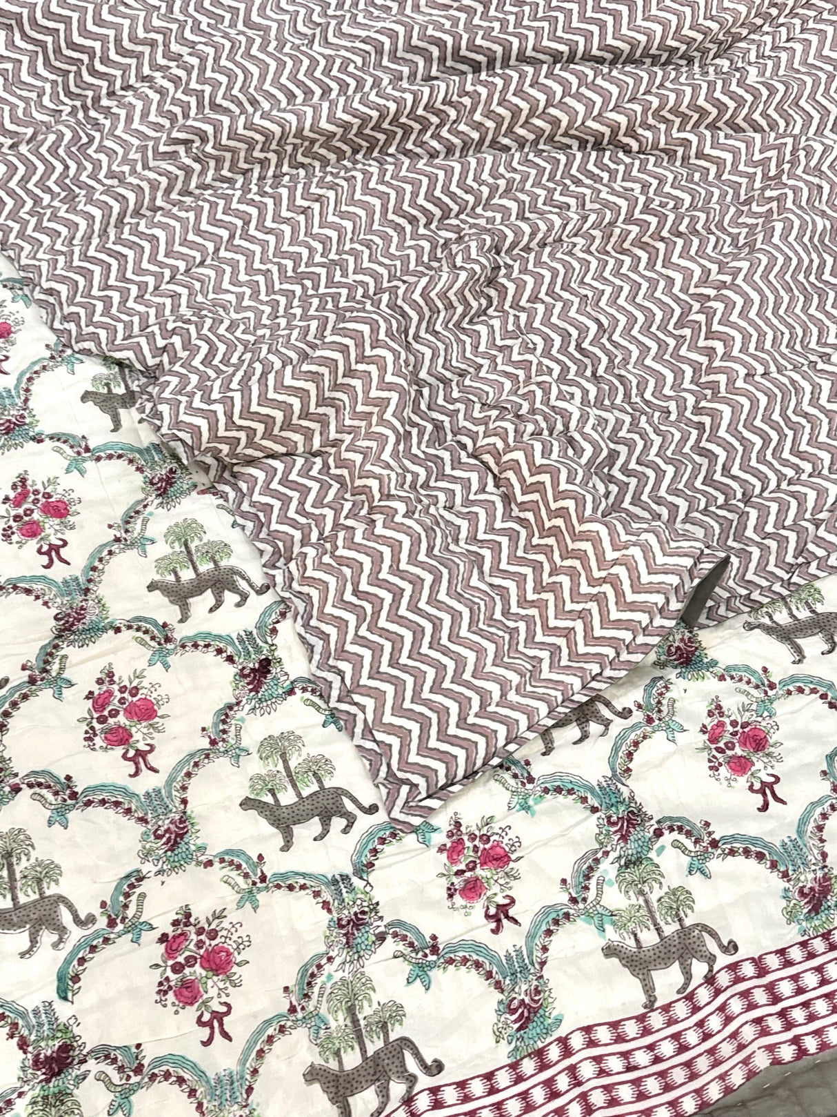 soft-breathable-mulmul-reversible-king-size-quilt