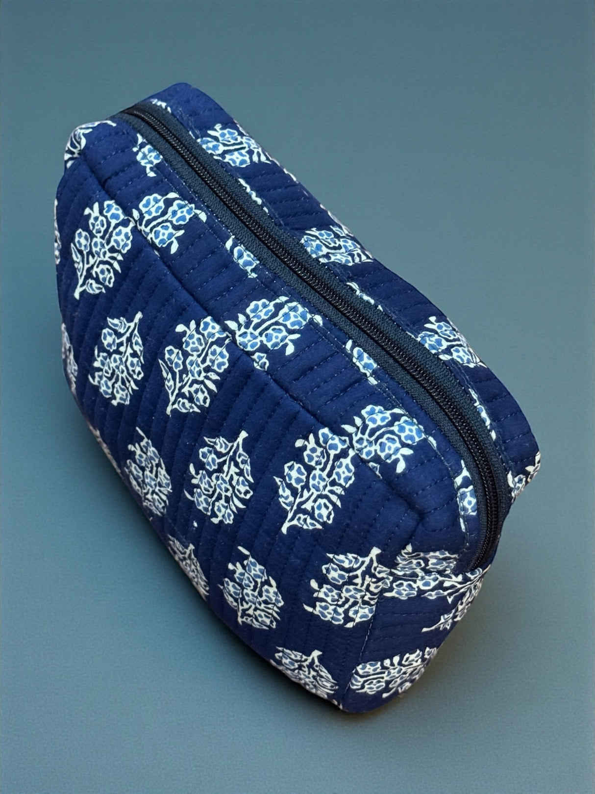 soft-cotton-indigo-vine-quilted-travel-organizer