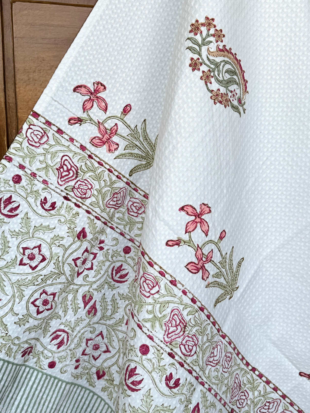 waffle-weave-handblock-travel-friendly-bath-towel