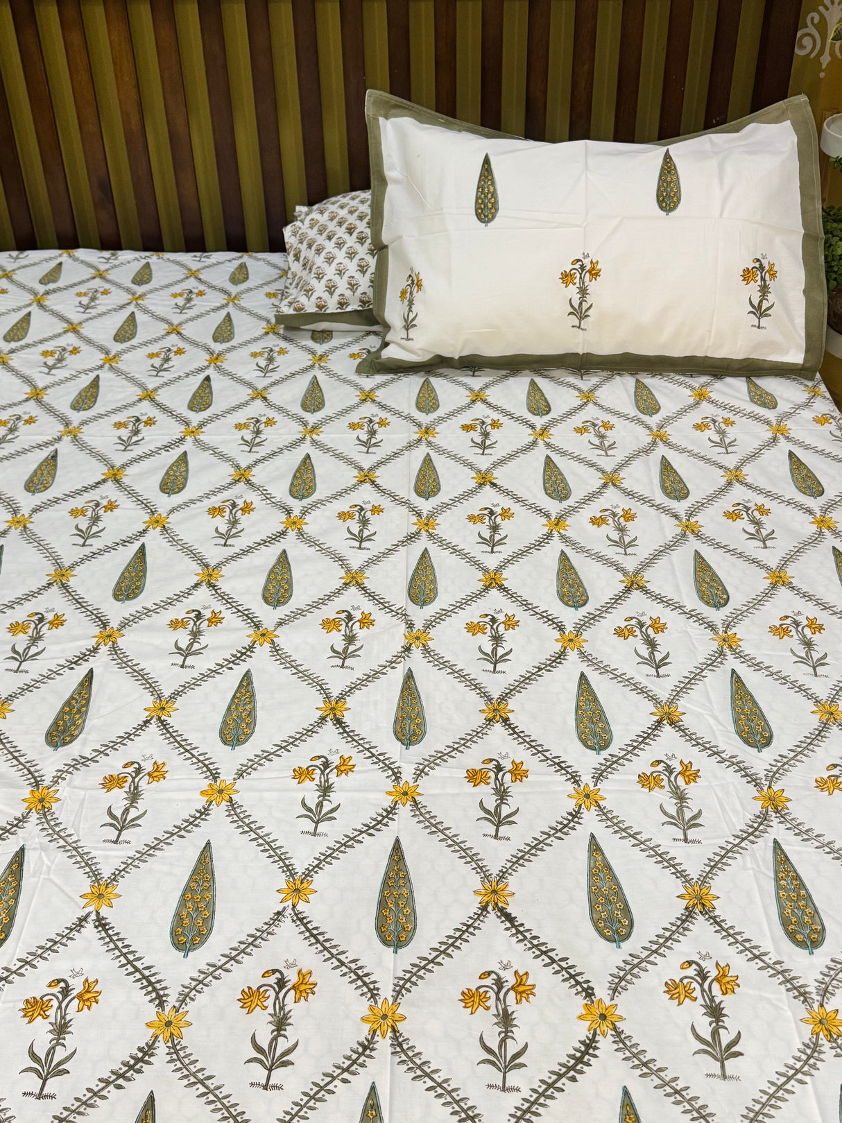 soft-floral-blockprint-bedsheet