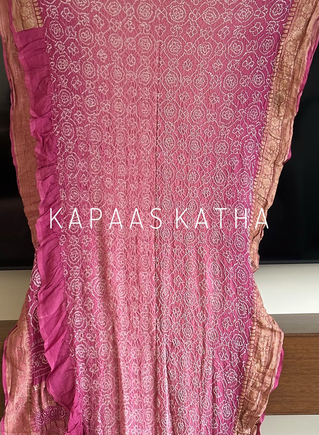 solace-bandhani-saree-fabric-closeup-detail