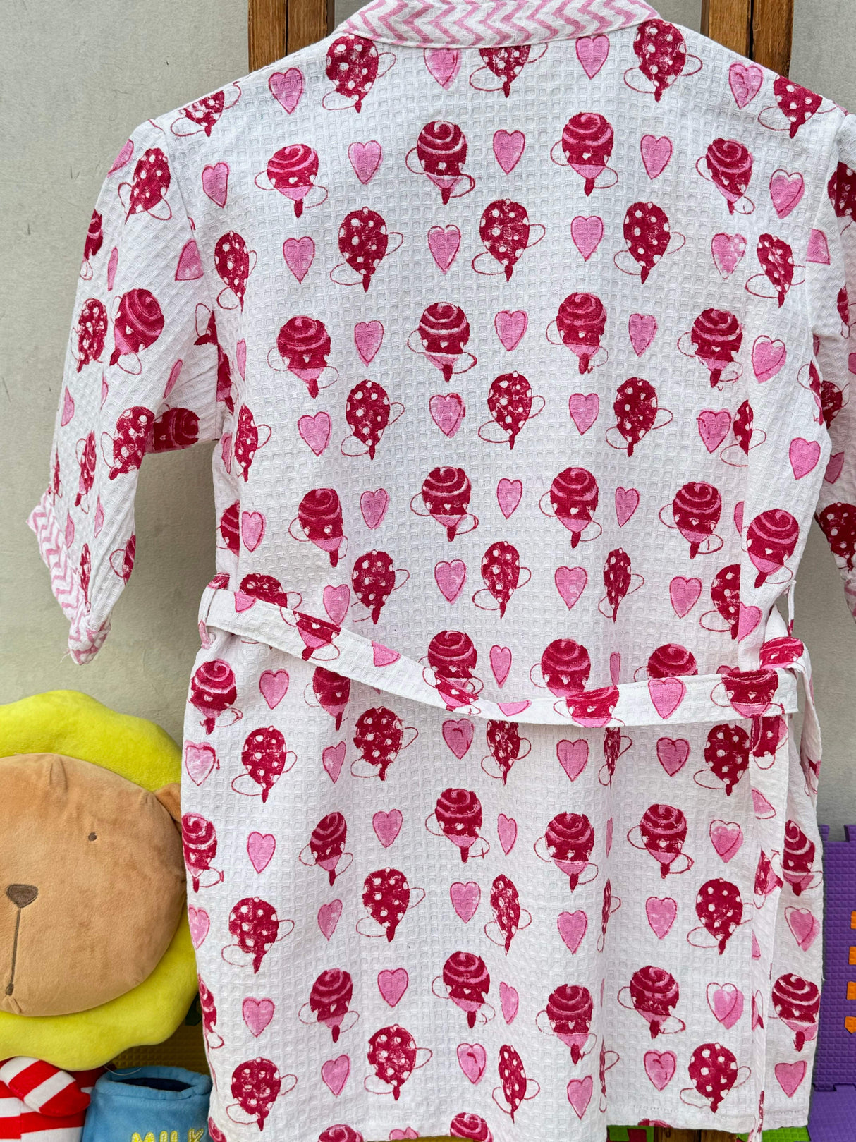 spinning-top-kids-bathrobe-back-side-view