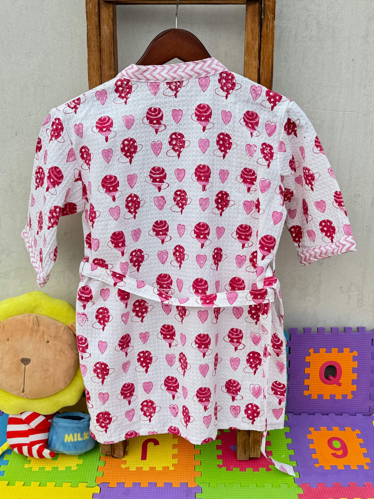 spinning-top-kids-bathrobe-back-view