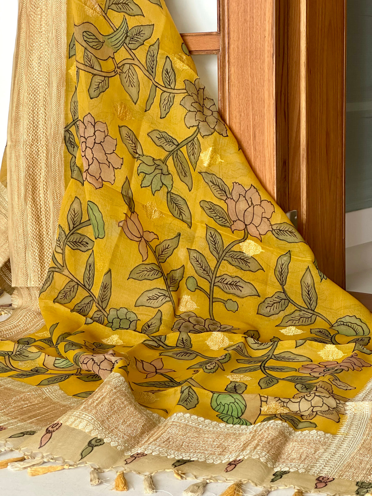 sunehri-kusum-kalamkari-banarasi-organza-dupatta