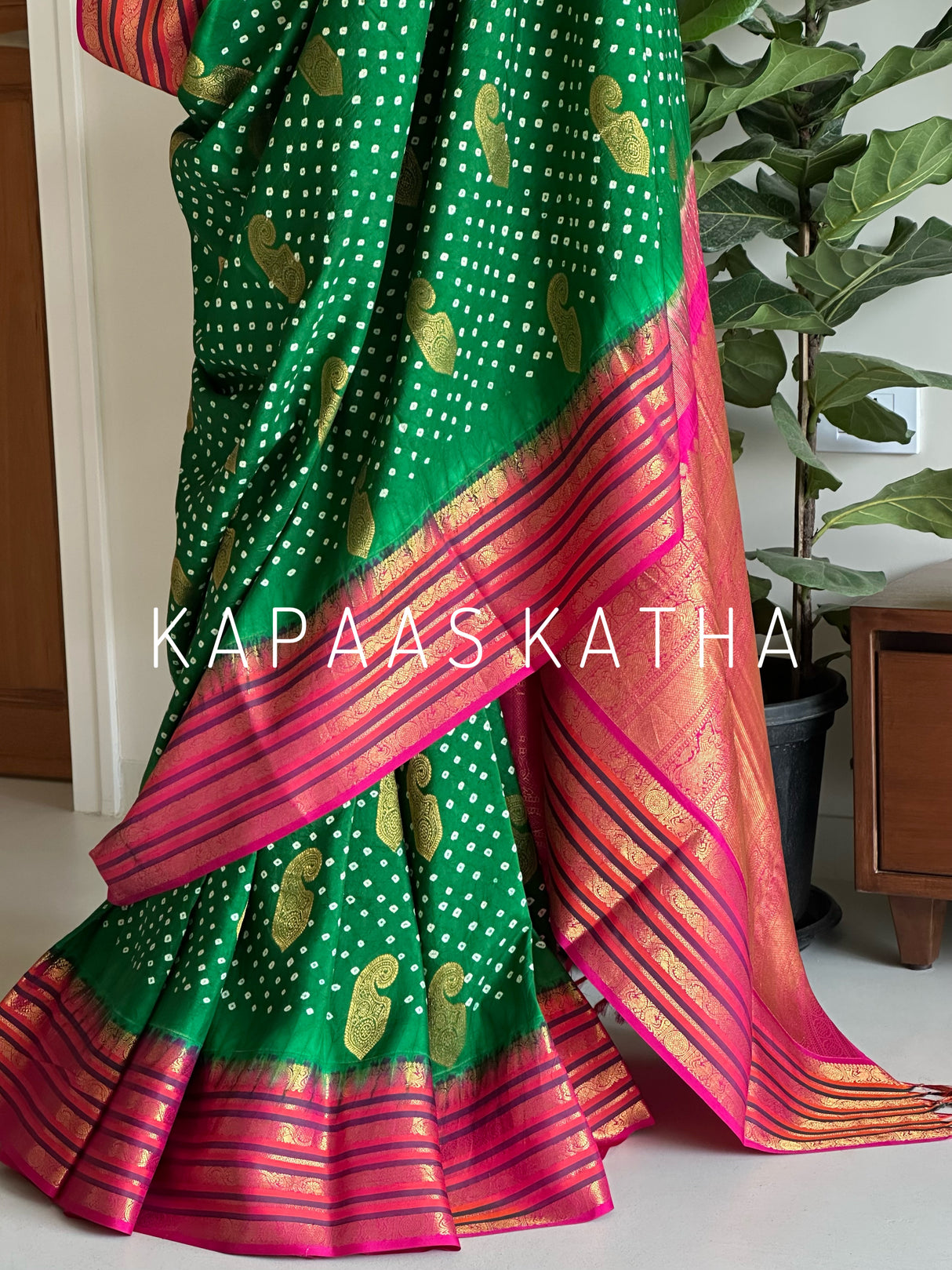 temple-scarlet-bandhani-handloom-kanjivaram-silk-saree