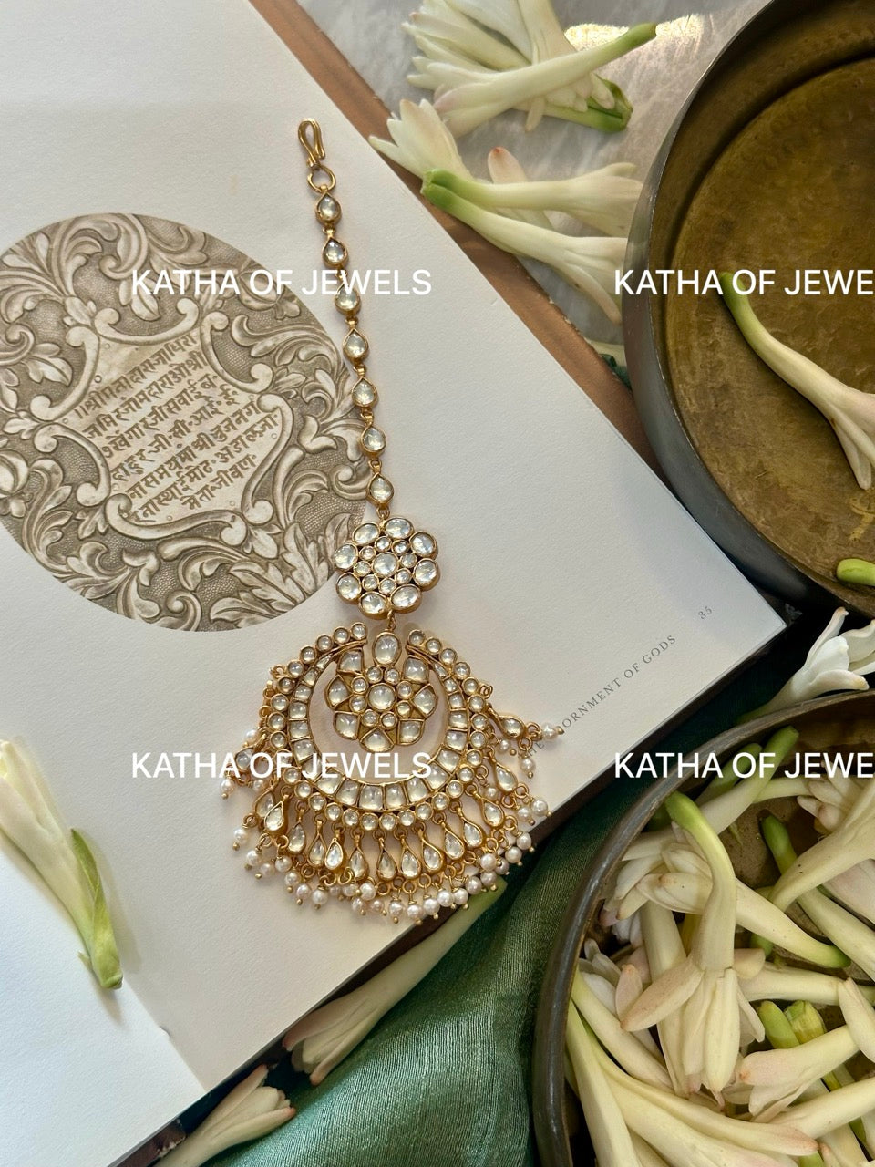 Buy Kundan Crescent Maangtika Online | Katha of Jewels