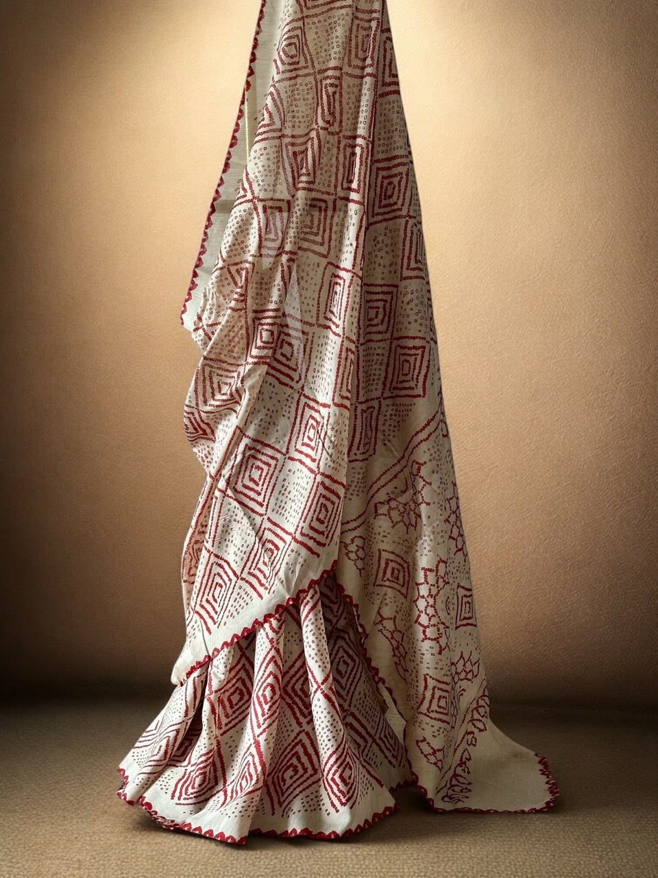 threaded-calm-munga-silk-bandhani-saree-with-red-bandhej