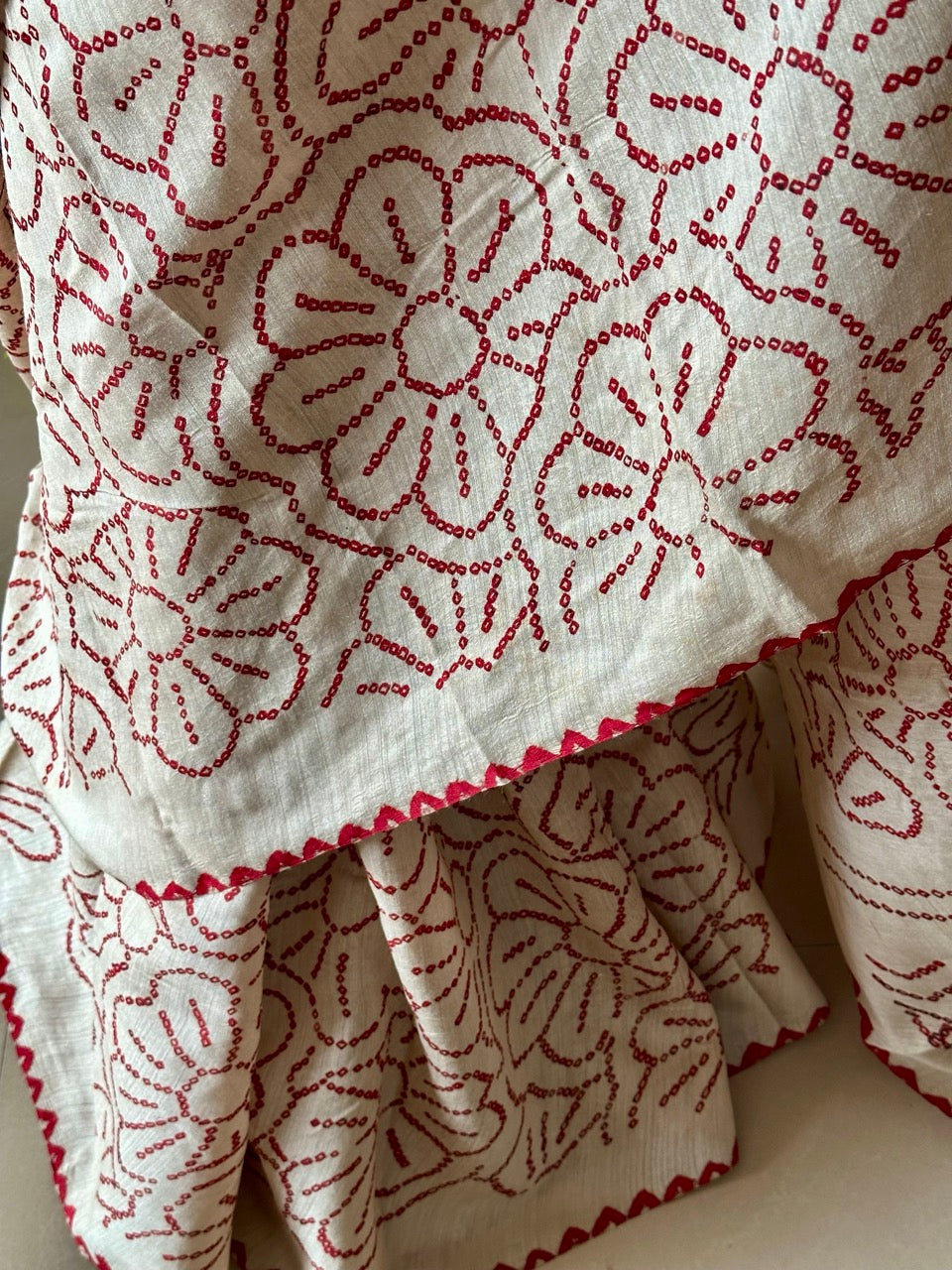 timeless-veil-munga-silk-bandhani-saree-with-red-bandhej