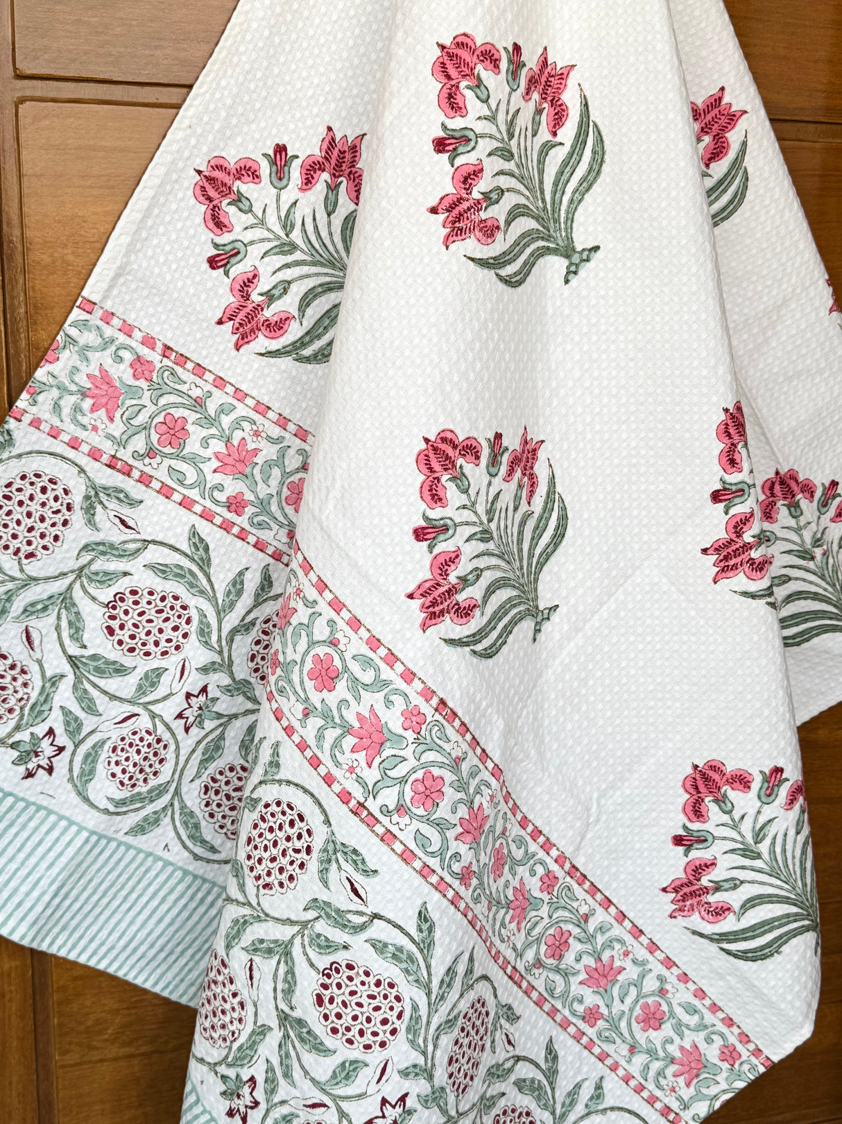 beach-use-handblock-white-cotton-honeycomb-towel