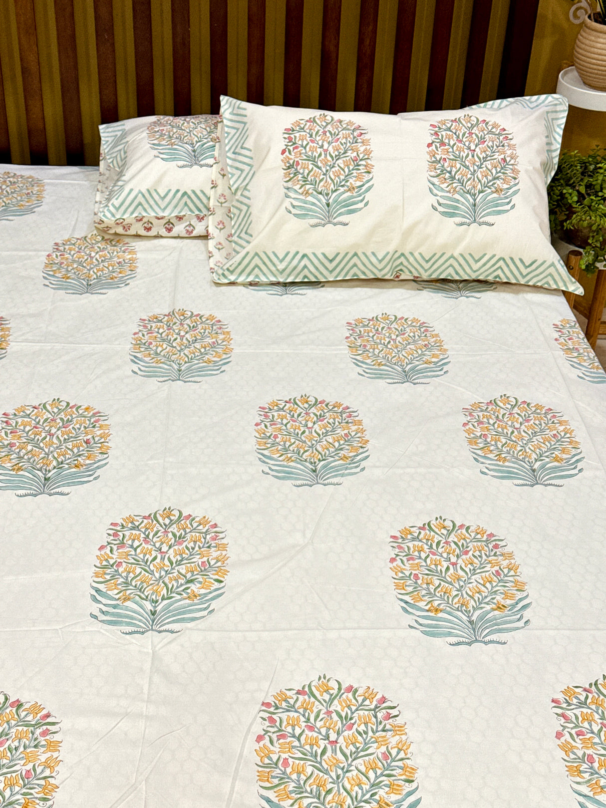 handcrafted-tree-print-king-bedsheet
