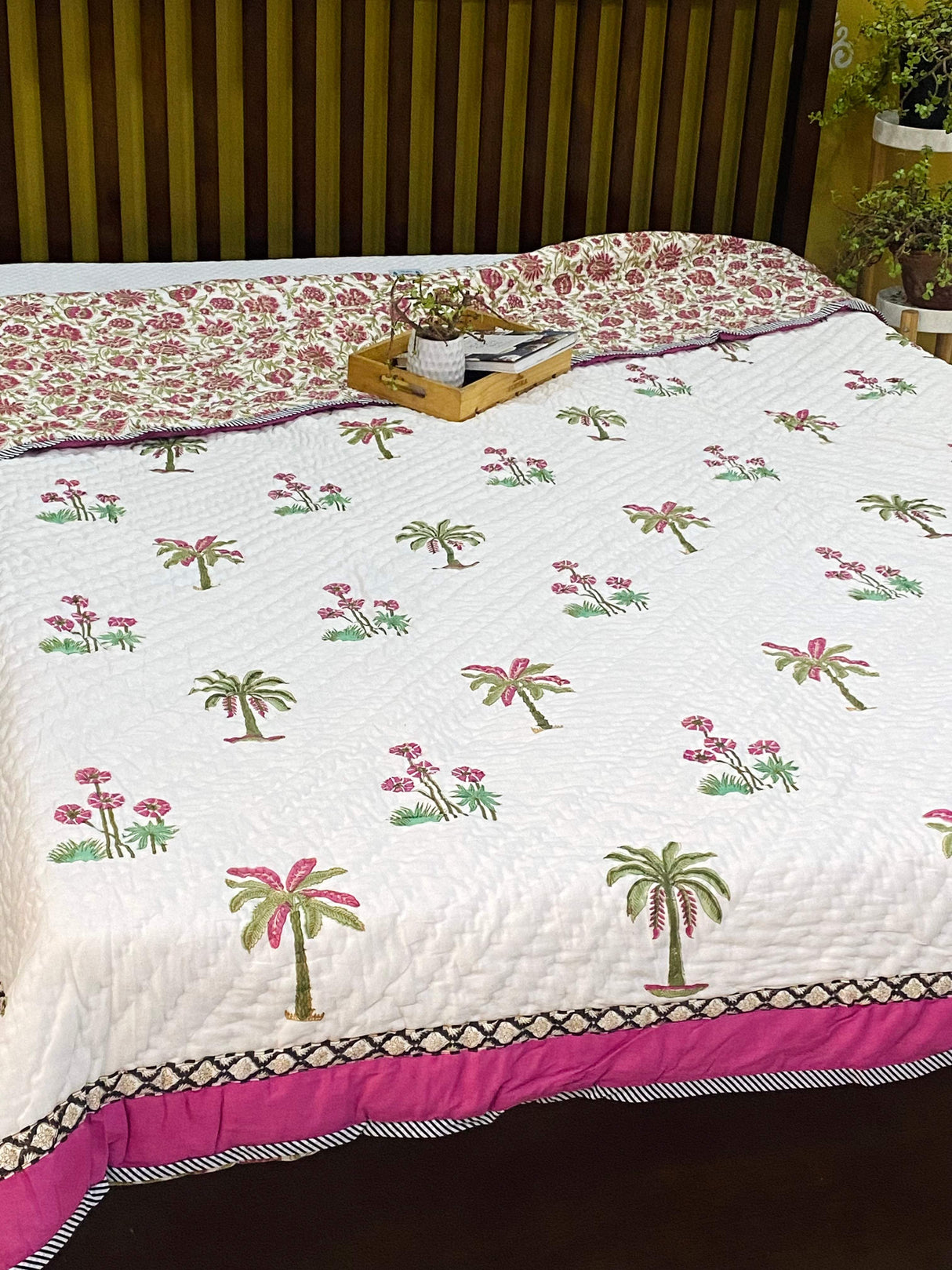 tree-theme-flower-king-cotton-quilt-side-view