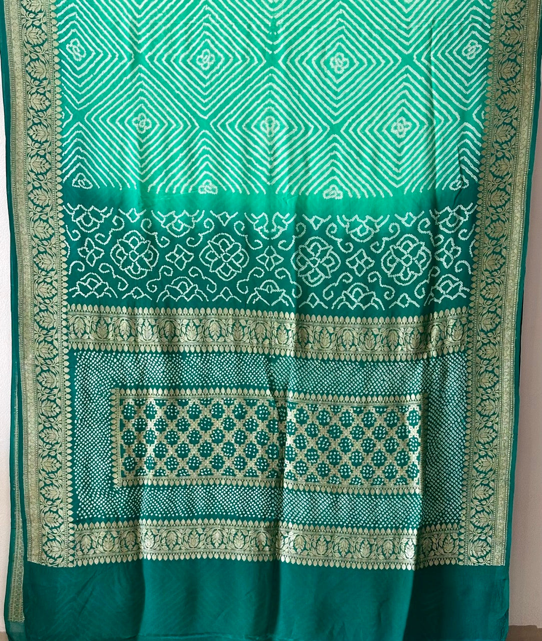 Exclusive Handloom Pure Banarsi Georgette Bandhani Saree