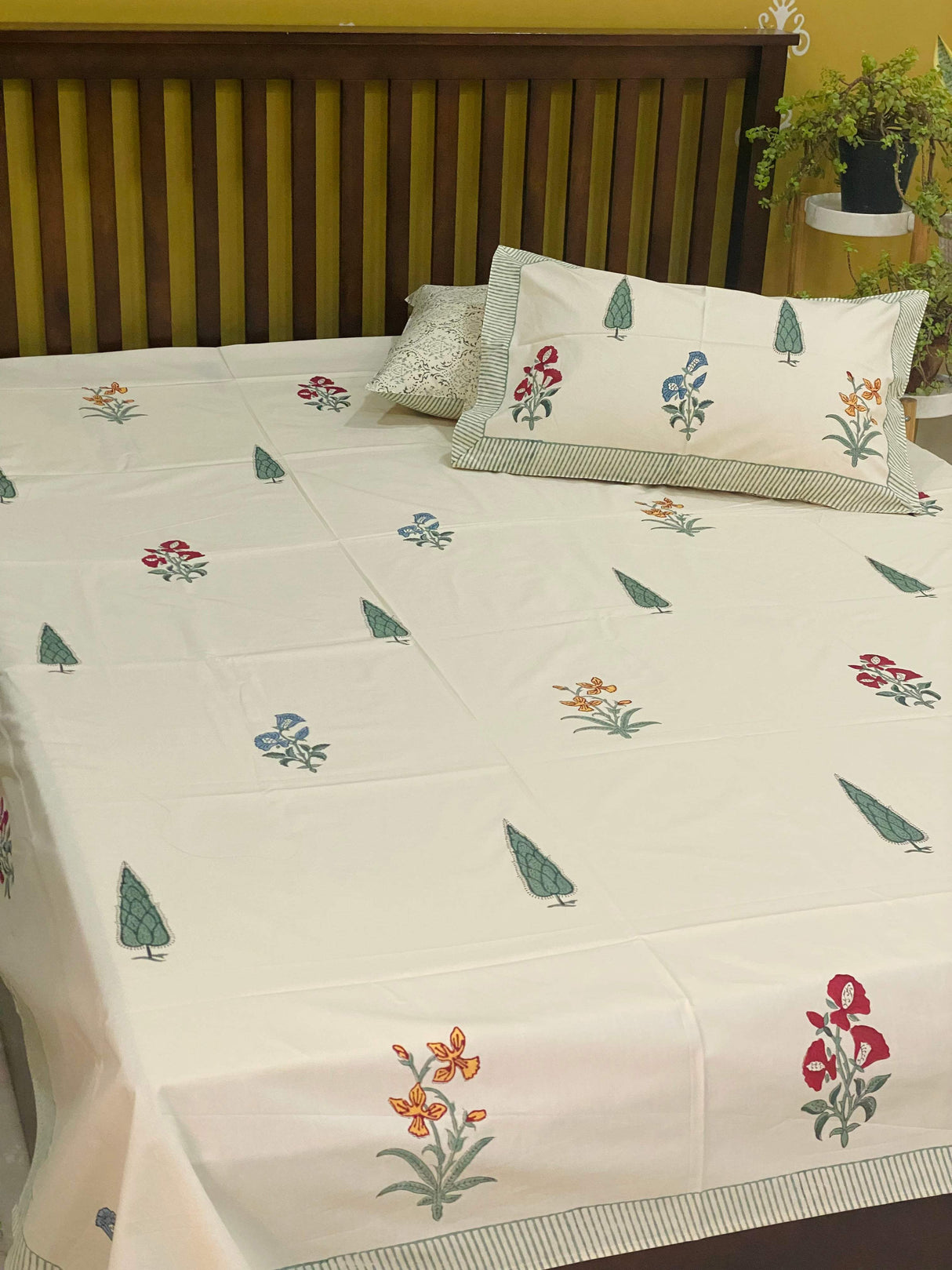 two-floral-green-king-cotton-bedsheet-close-up