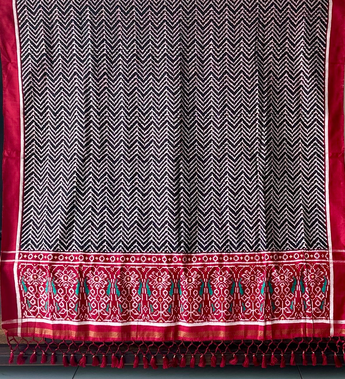 varnika-the-patterned-soul-pure-silk-double-ikat-patan-patola-dupatta