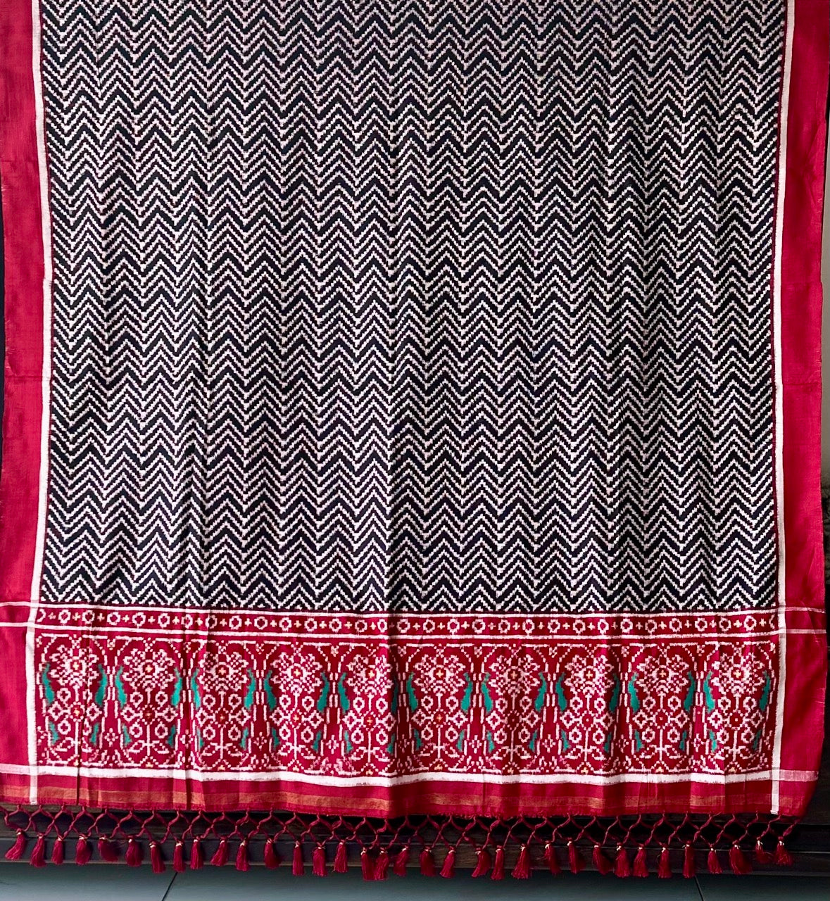 varnika-the-patterned-soul-pure-silk-double-ikat-patan-patola-dupatta