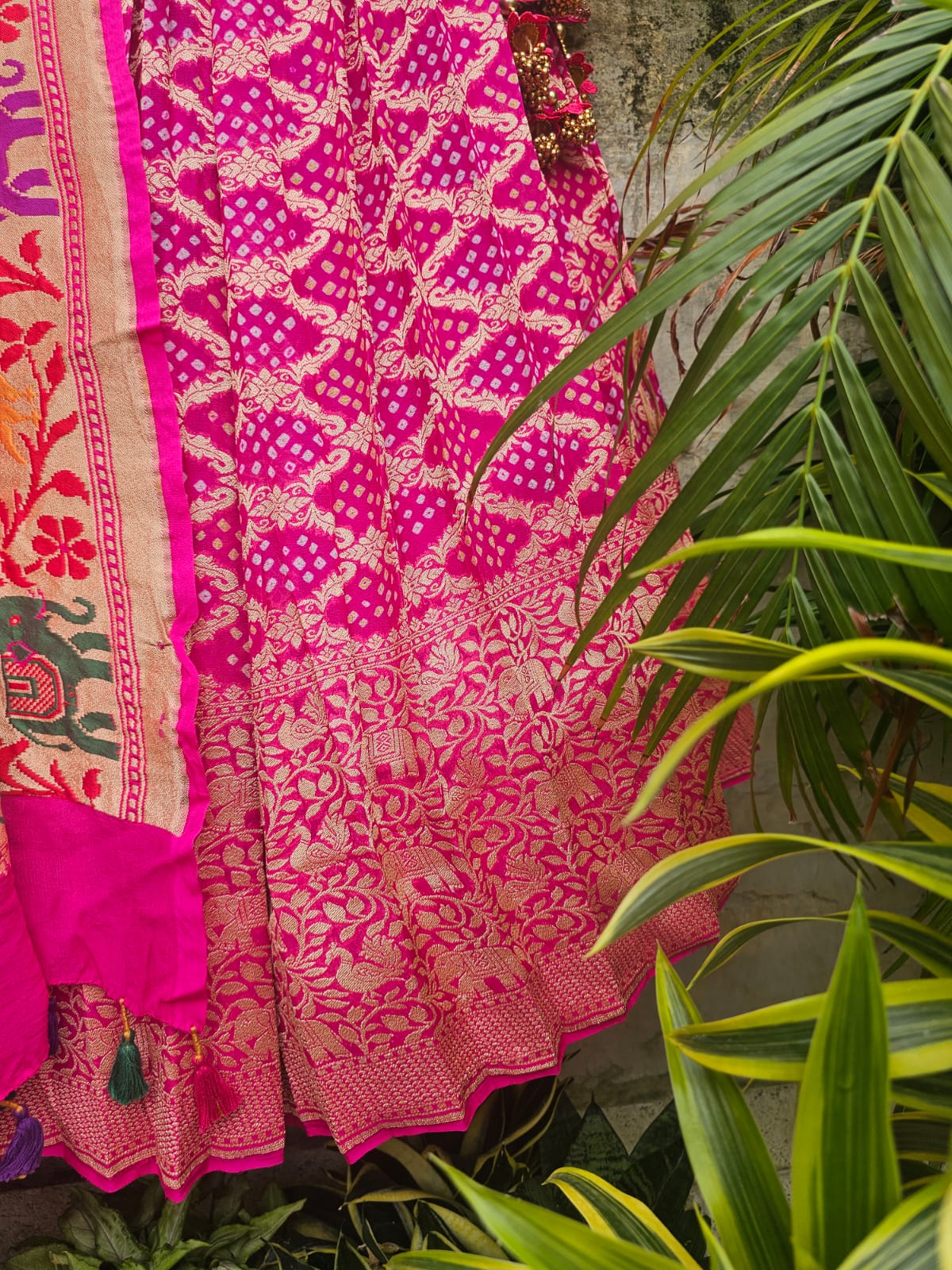 vibrant-rani-pink-pure-banarsi-georgette-bandhani-lehenga