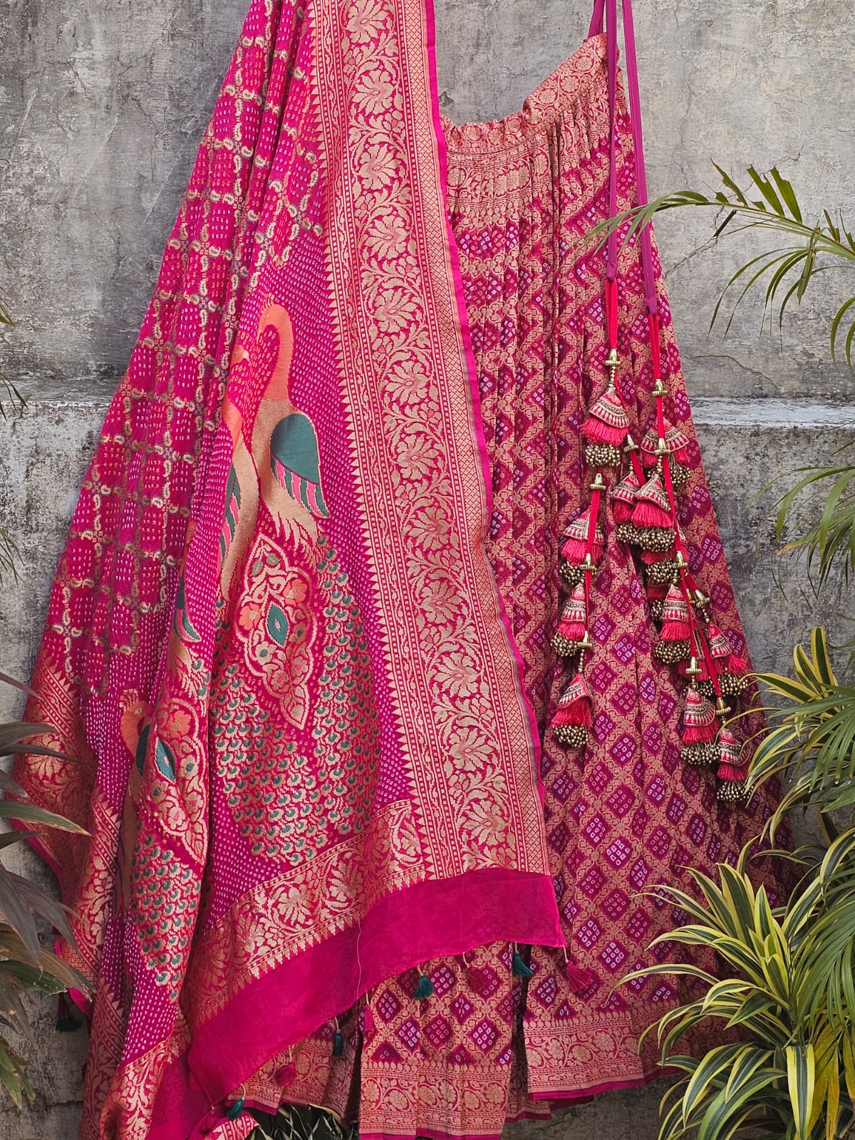 vibrant-rani-pink-pure-banarsi-georgette-bandhani-lehenga