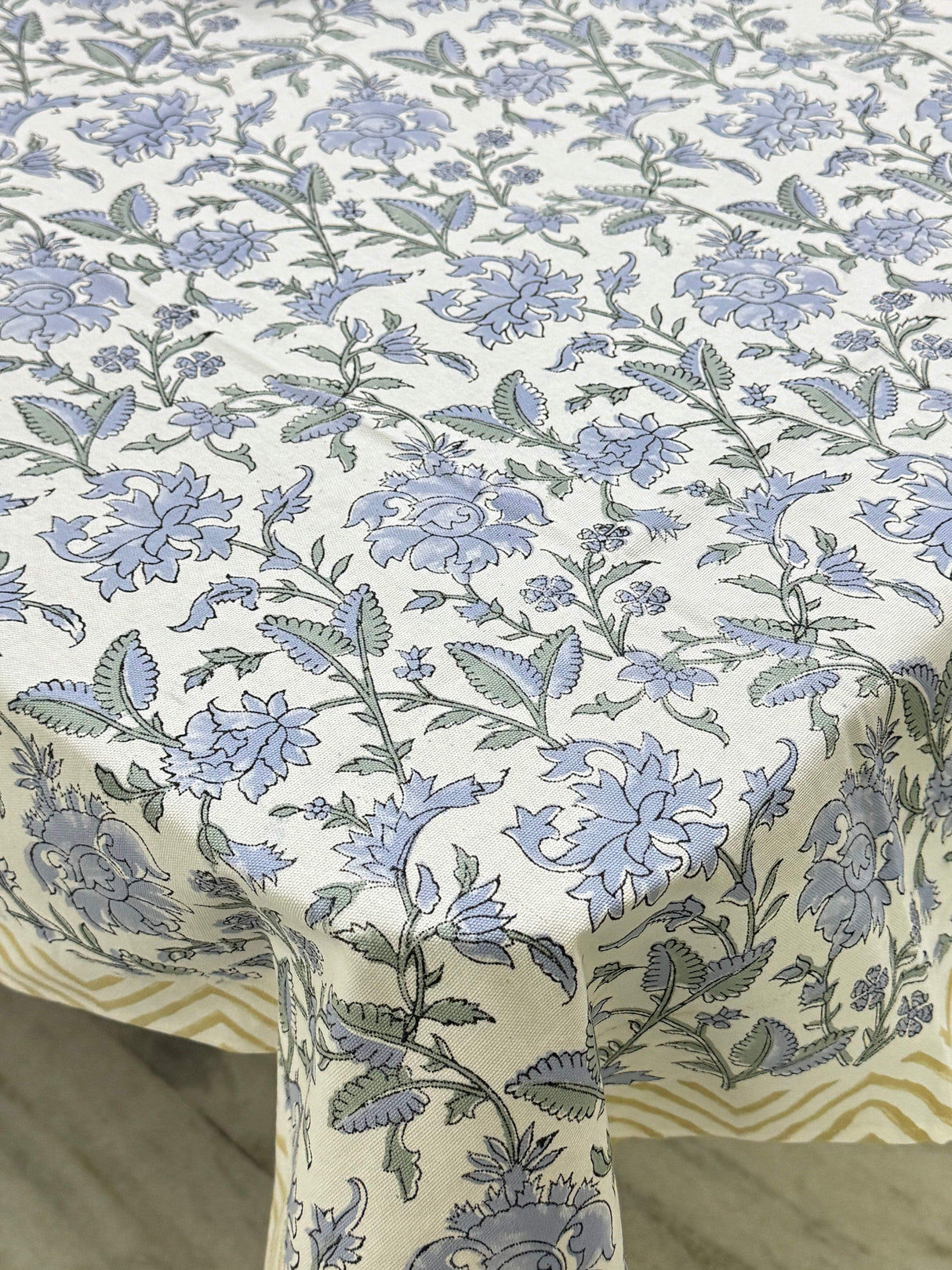 violet-theme-table-cloth-8-seater-side-view