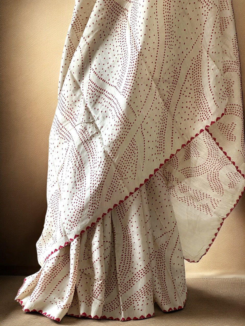 whispered-echo-munga-silk-bandhani-saree-with-red-bandhej