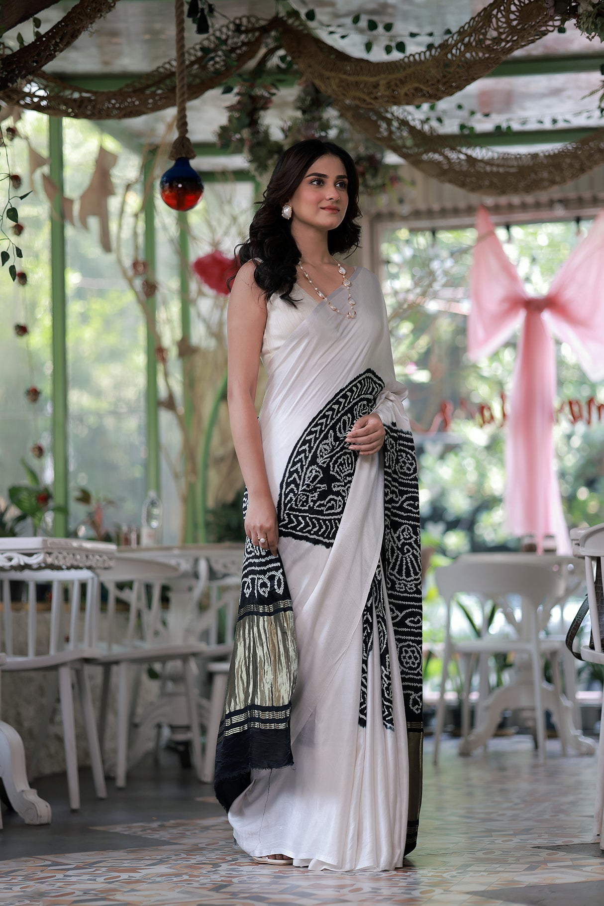 Pure Gajji Silk White & Black Rasmandal Circle Bandhani Saree