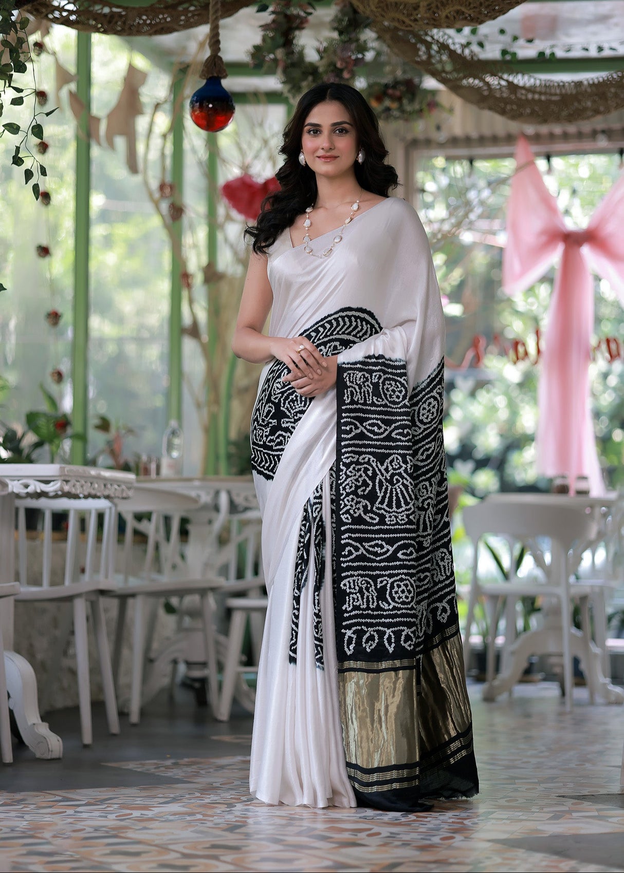 Pure Gajji Silk White & Black Rasmandal Circle Bandhani Saree