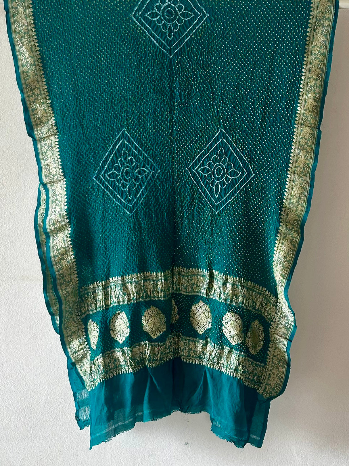 white-motif-dana-bandhani-banarasi-georgette-dupatta