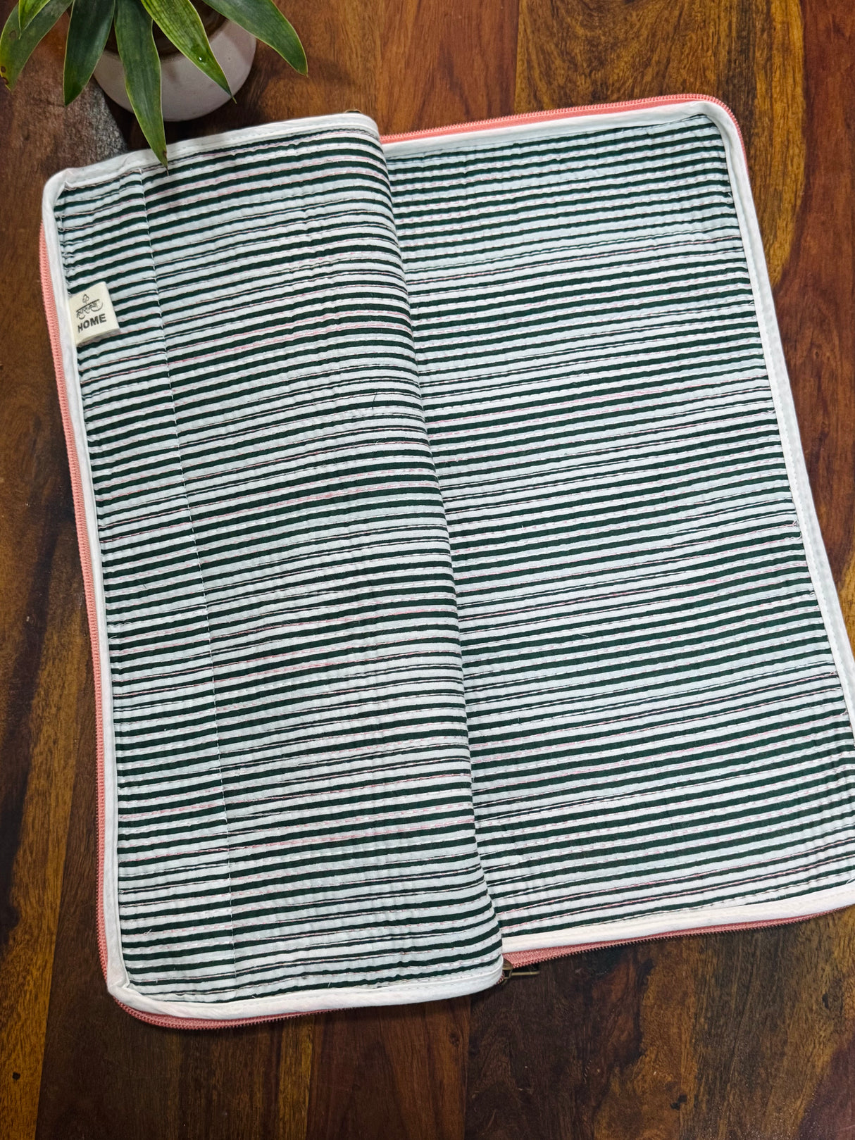 wildlife-inspired-quilted-laptop-sleeve-with-zip-closure