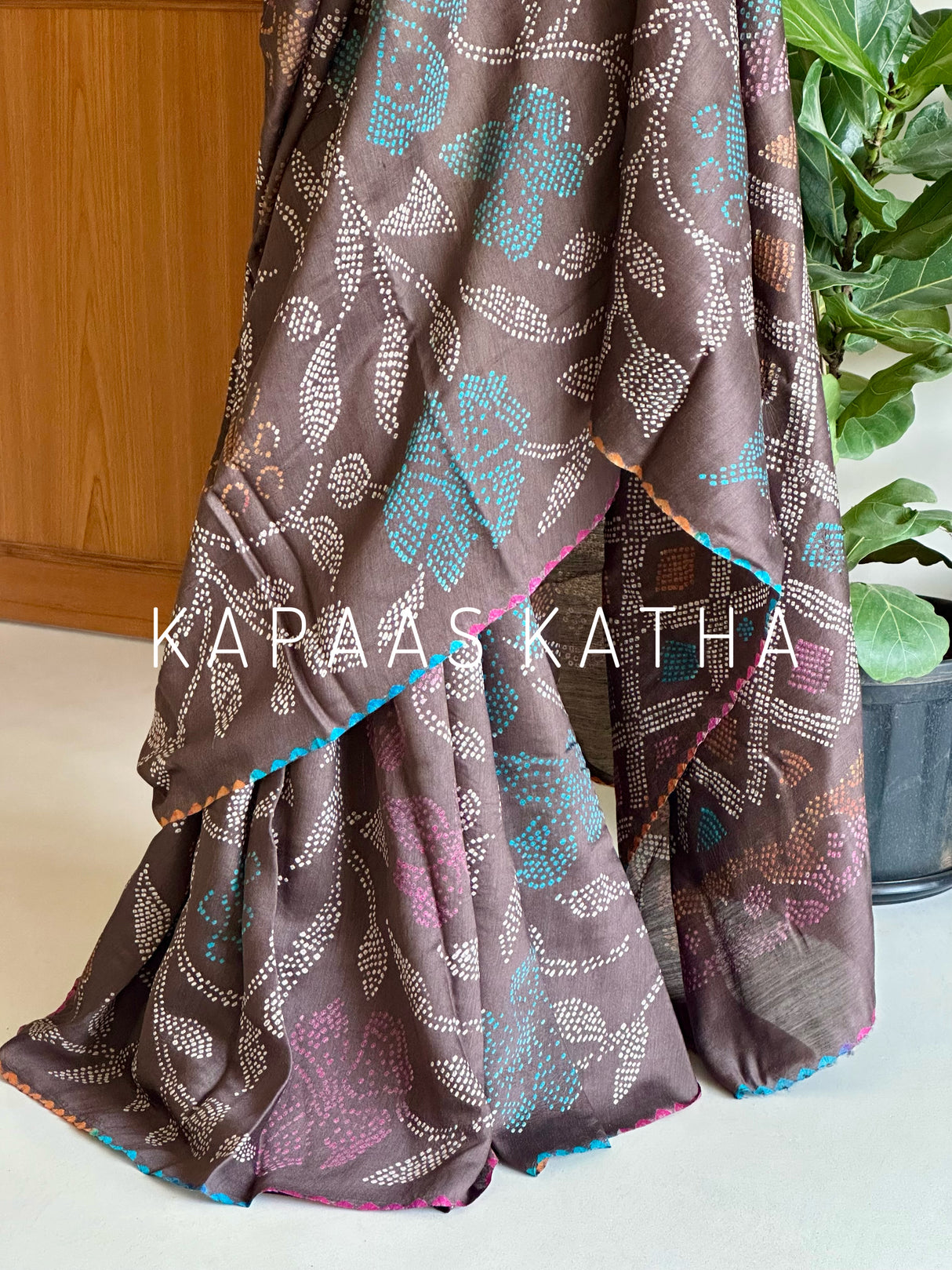 woven-ochre-luxe-heritage-bandhani-munga-silk-saree