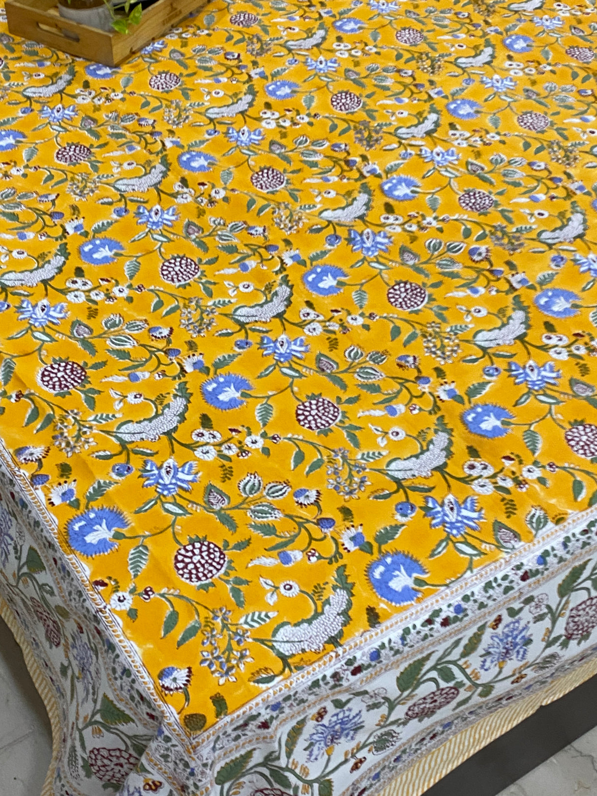 yellow-violet-king-cotton-bedsheet-close-up