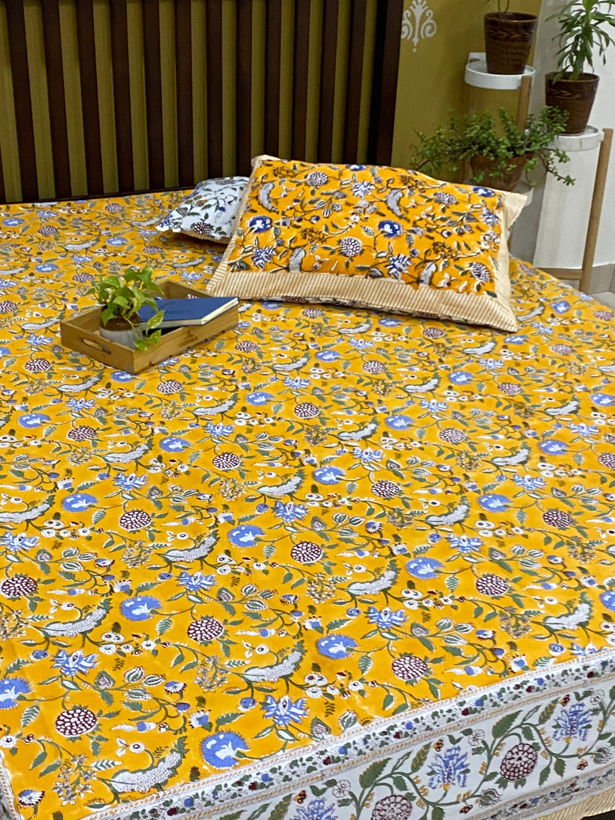 yellow-violet-king-cotton-bedsheet-pattern-view