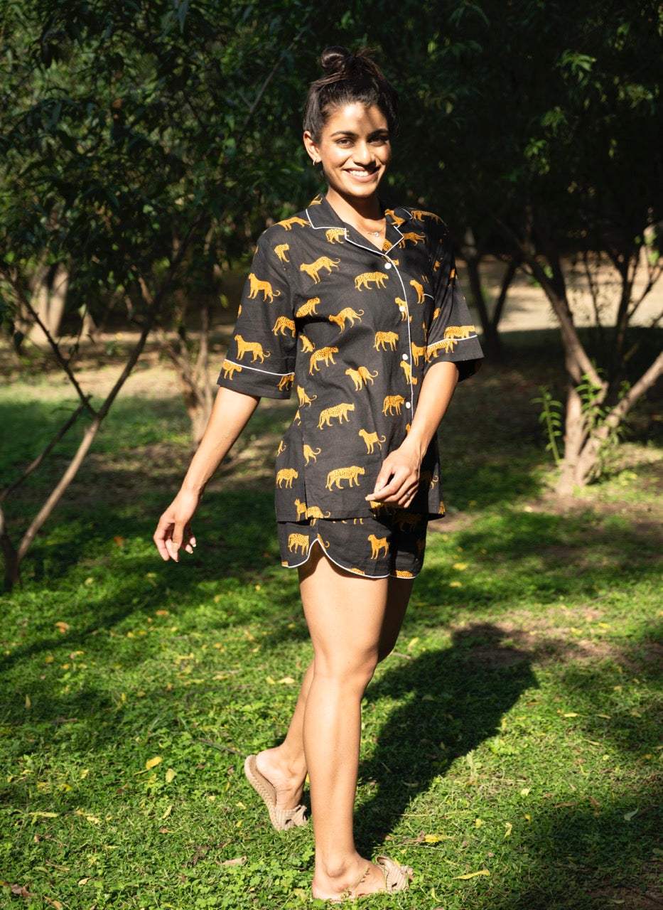 black-cotton-printed-night-suit-collar-view