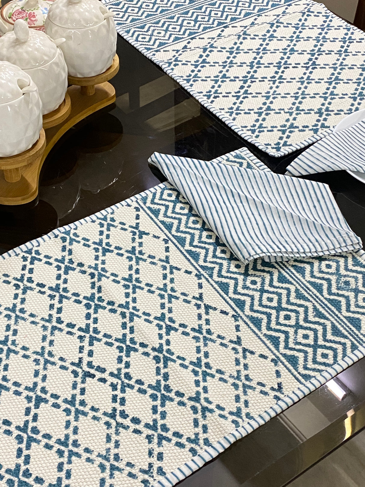 blue-white-kilim-table-mat-napkin-set-6-seater-full-view