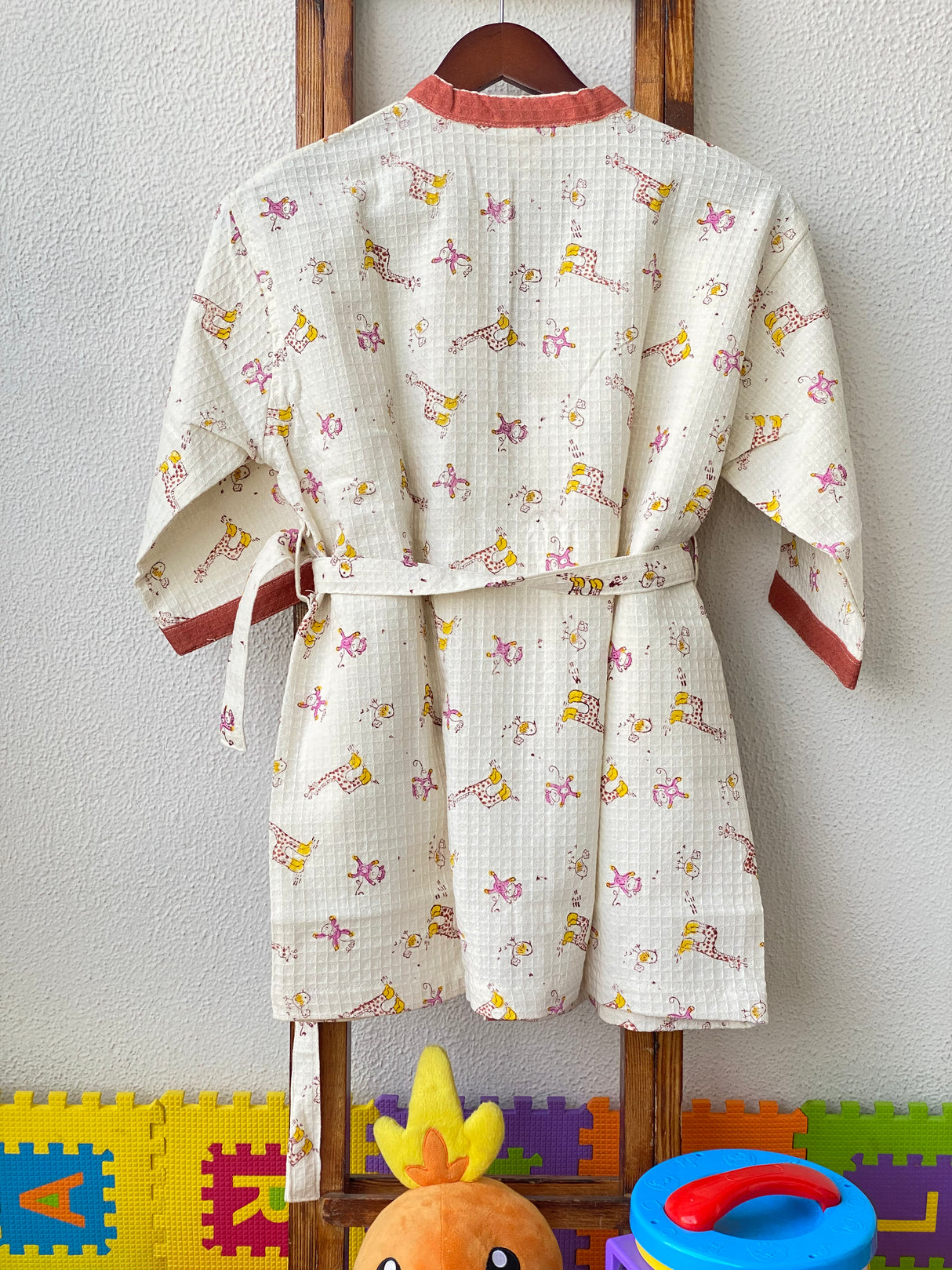 giraffe-theme customized waffle cotton kids bathrobe with animal prints top choice for moms and ideal for bulk orders and return gifts at birthday events