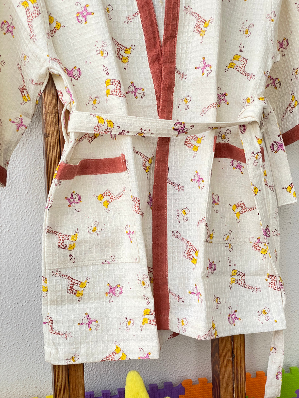 giraffe-theme-kids bathrobe in cotton waffle fabric with custom name embroidery perfect for bulk gifting return gifts at birthday parties in India