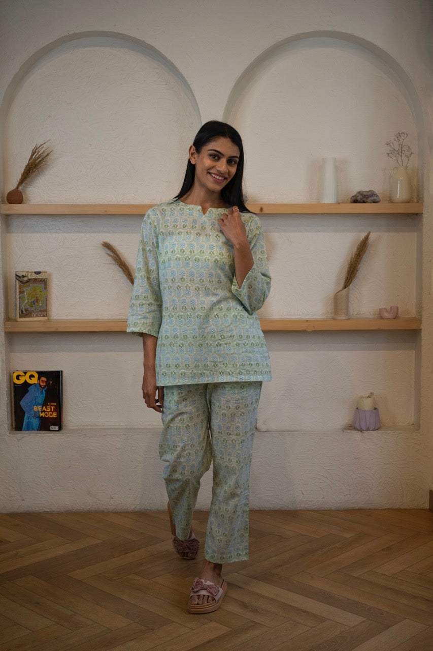 green-pineapple-cotton-pajama-detailed-view