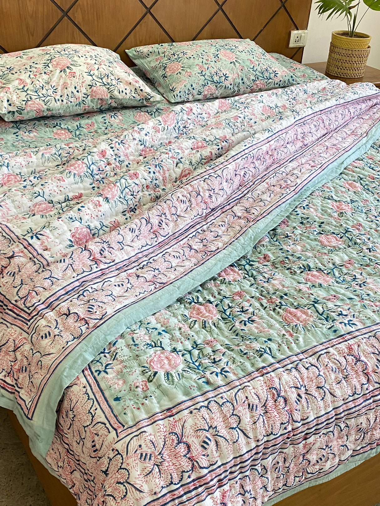 Elegant Pink Floral Cotton Blockprint Bedsheet & Quilt Set