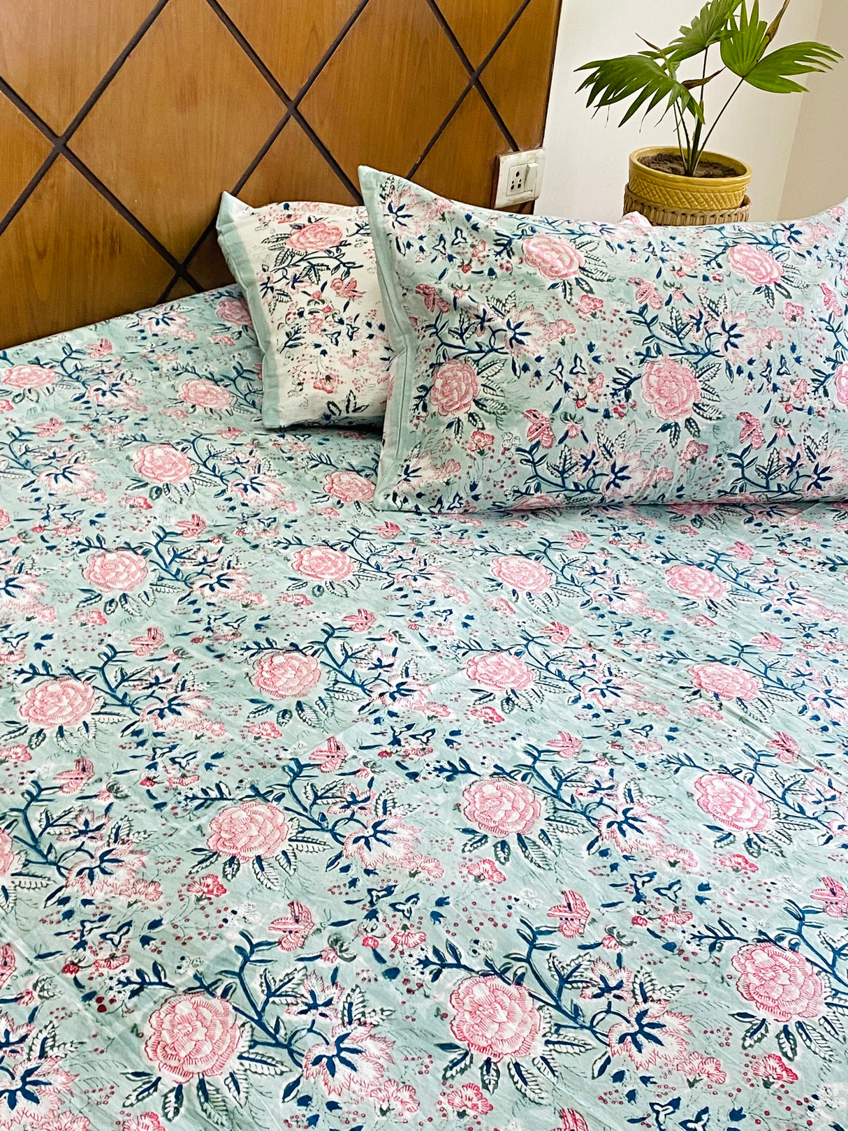 Elegant Pink Floral Cotton Blockprint Bedsheet & Quilt Set
