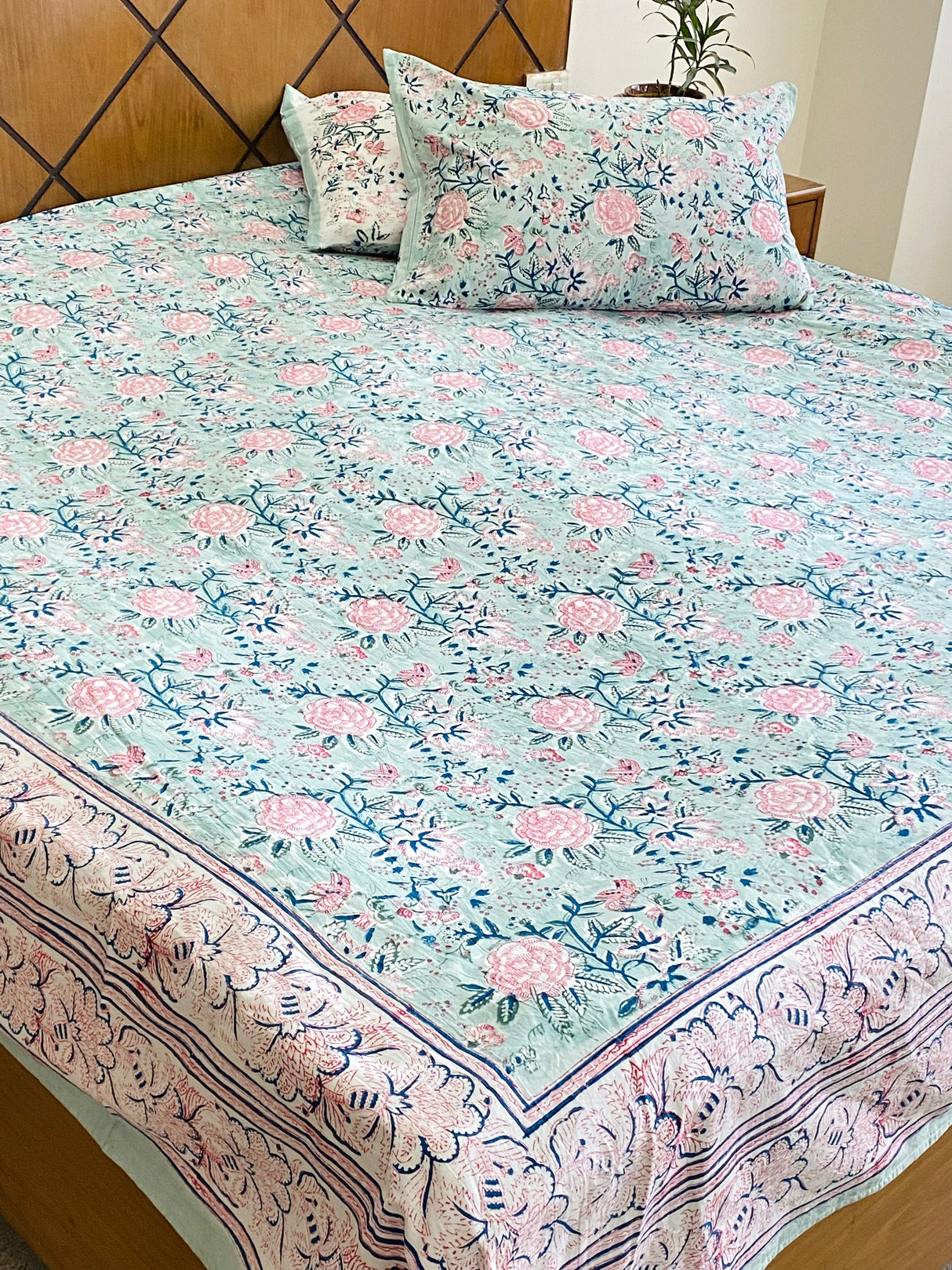 Elegant Pink Floral Cotton Blockprint Bedsheet & Quilt Set
