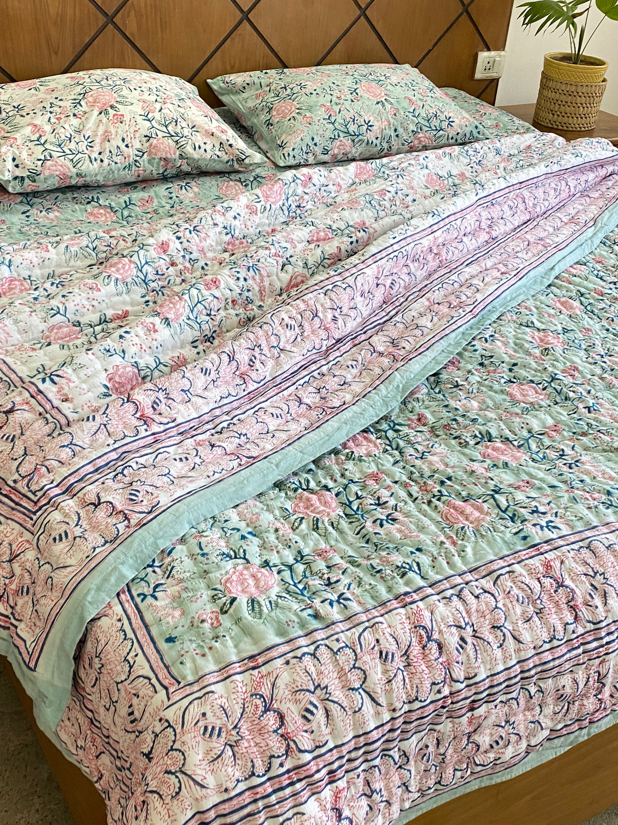 Elegant Pink Floral Cotton Blockprint Bedsheet & Quilt Set