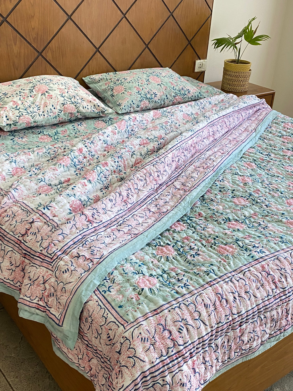 Elegant Pink Floral Cotton Blockprint Bedsheet & Quilt Set