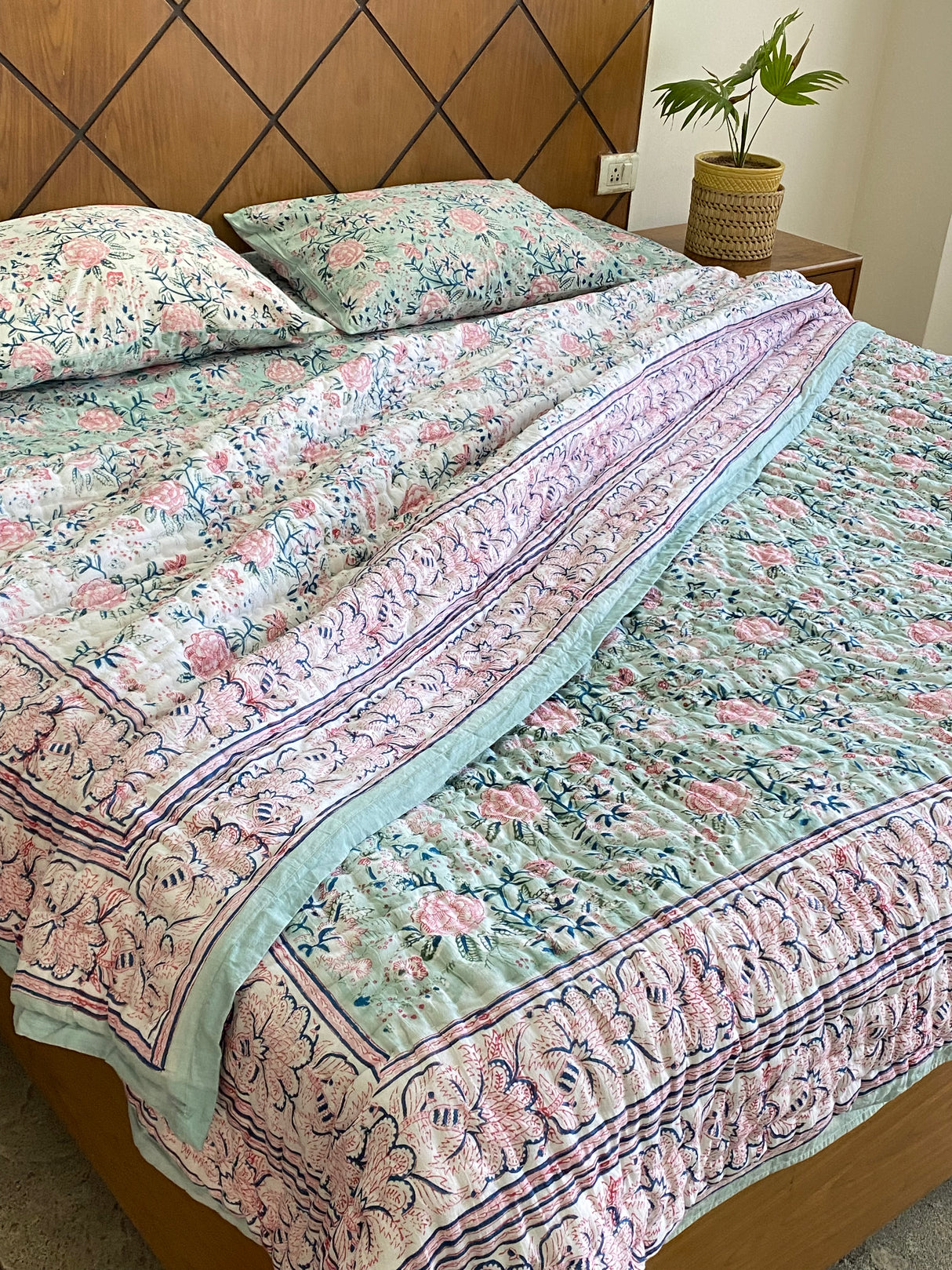 Elegant Pink Floral Cotton Blockprint Bedsheet & Quilt Set