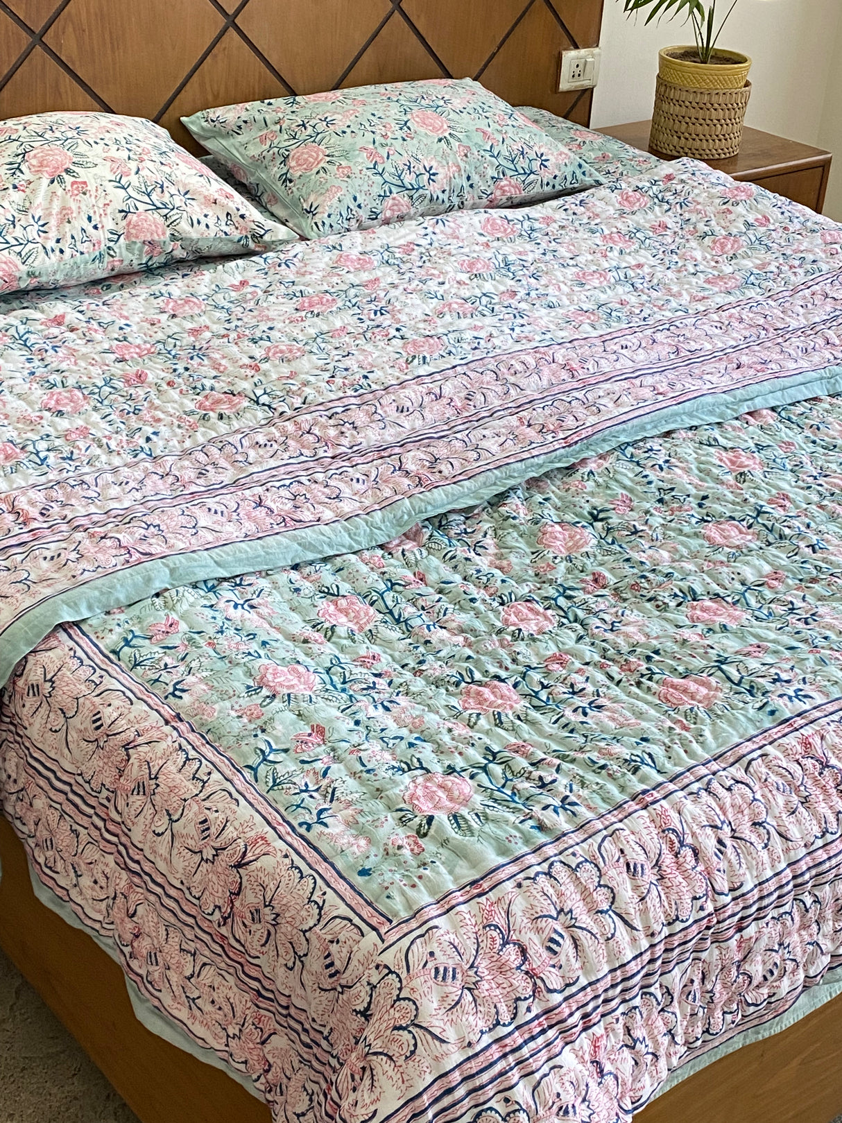 Elegant Pink Floral Cotton Blockprint Bedsheet & Quilt Set